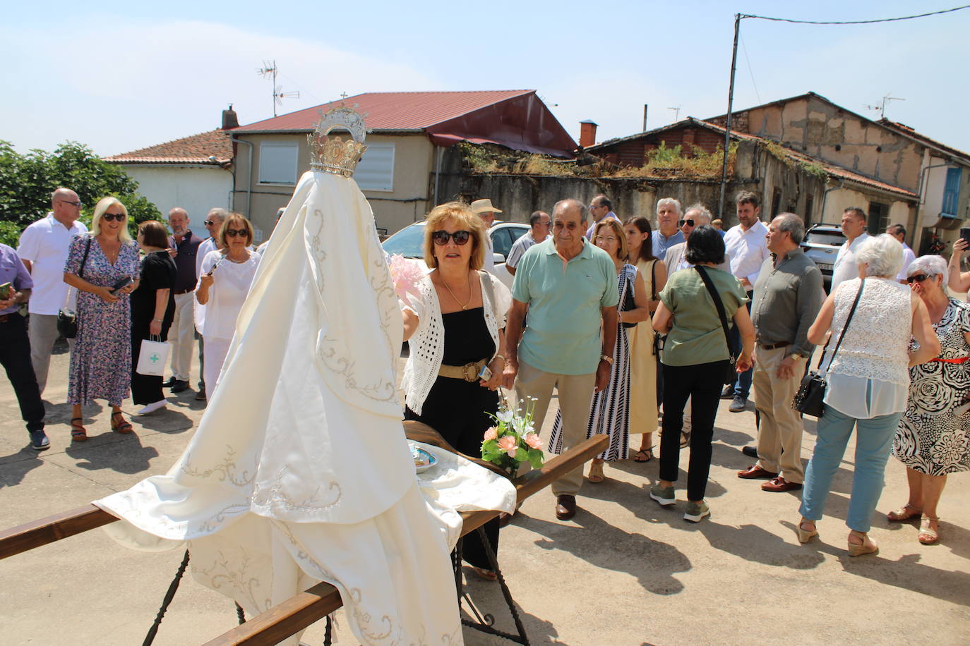 Santa María de los Llanos honra a su patrona