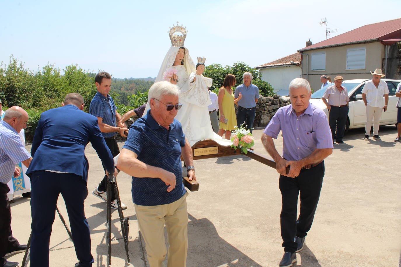 Santa María de los Llanos honra a su patrona