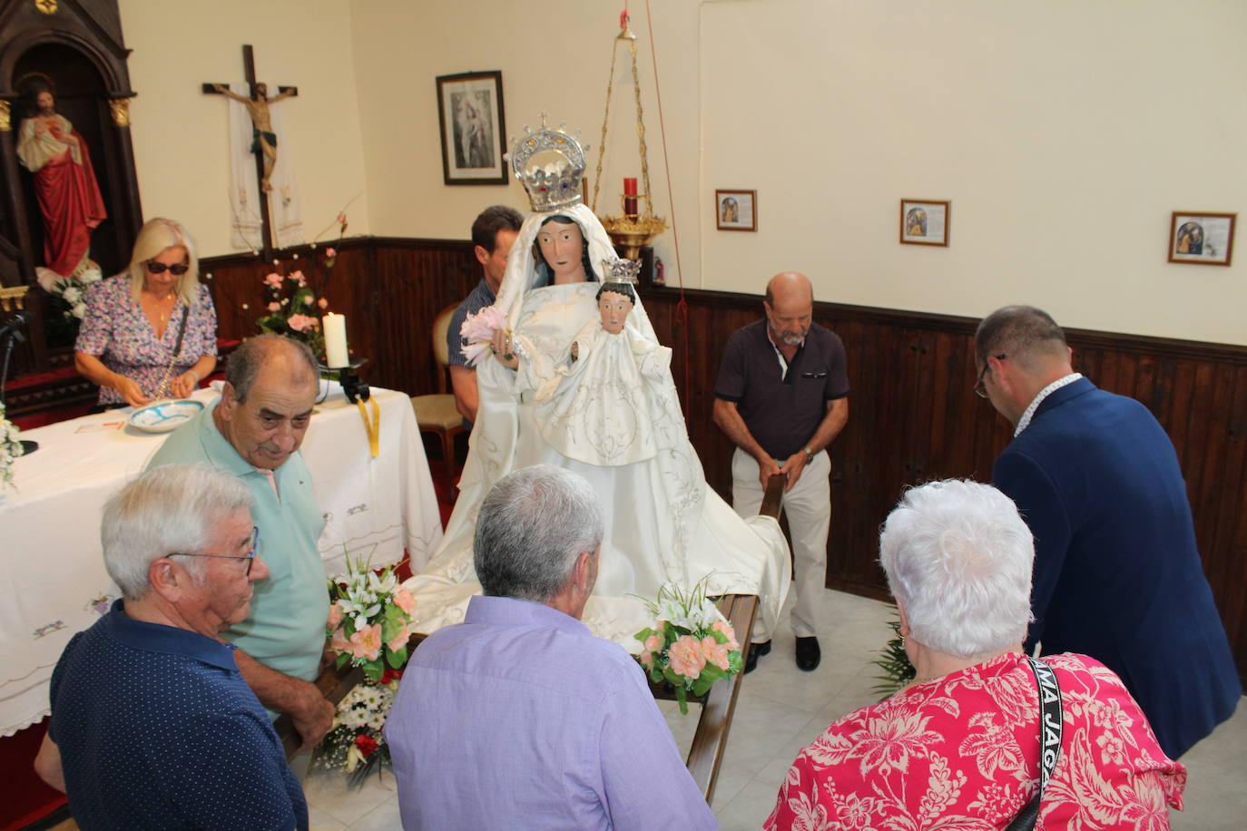 Santa María de los Llanos honra a su patrona
