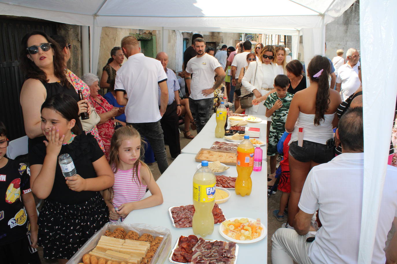 Santa María de los Llanos honra a su patrona