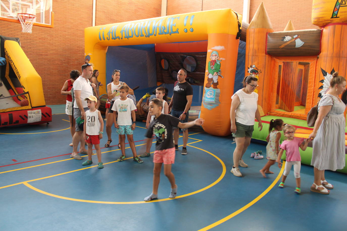 Los niños disfrutan de la fiesta en Guijuelo