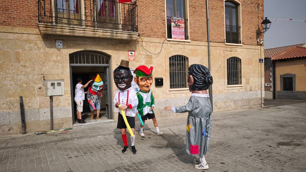 Los cabezudos visitan Cantalpino