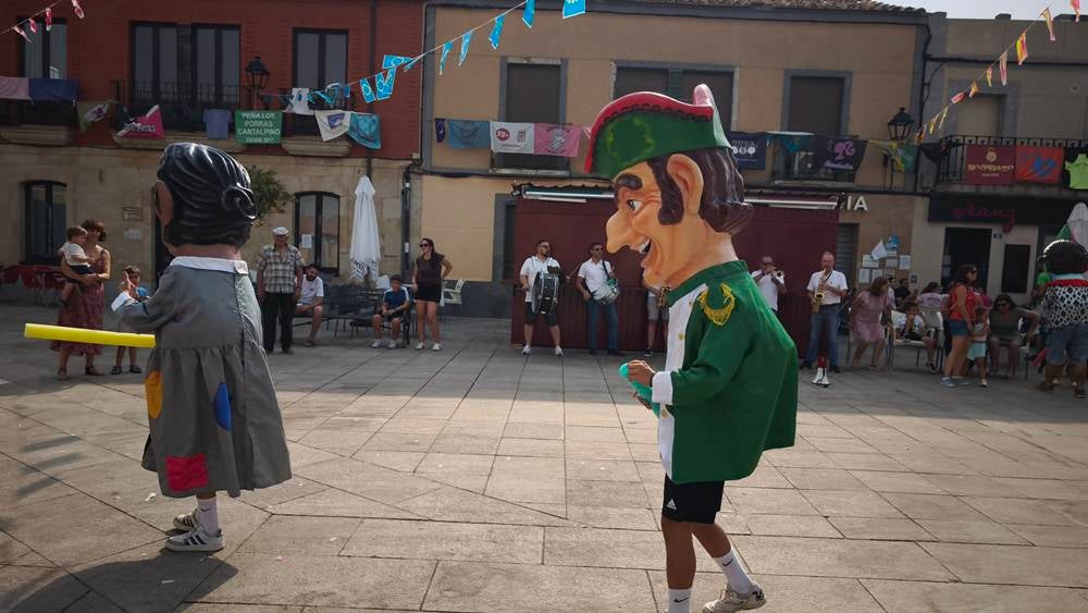 Los cabezudos visitan Cantalpino