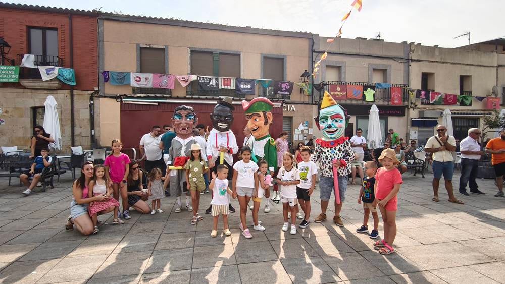 Los cabezudos visitan Cantalpino