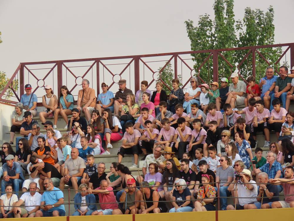 Multitudinario segundo encierro en Macotera