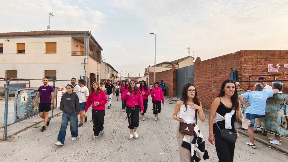 Multitudinario segundo encierro en Macotera