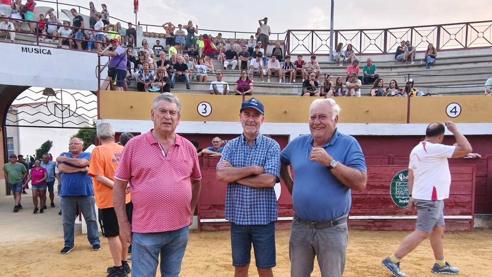 Multitudinario segundo encierro en Macotera