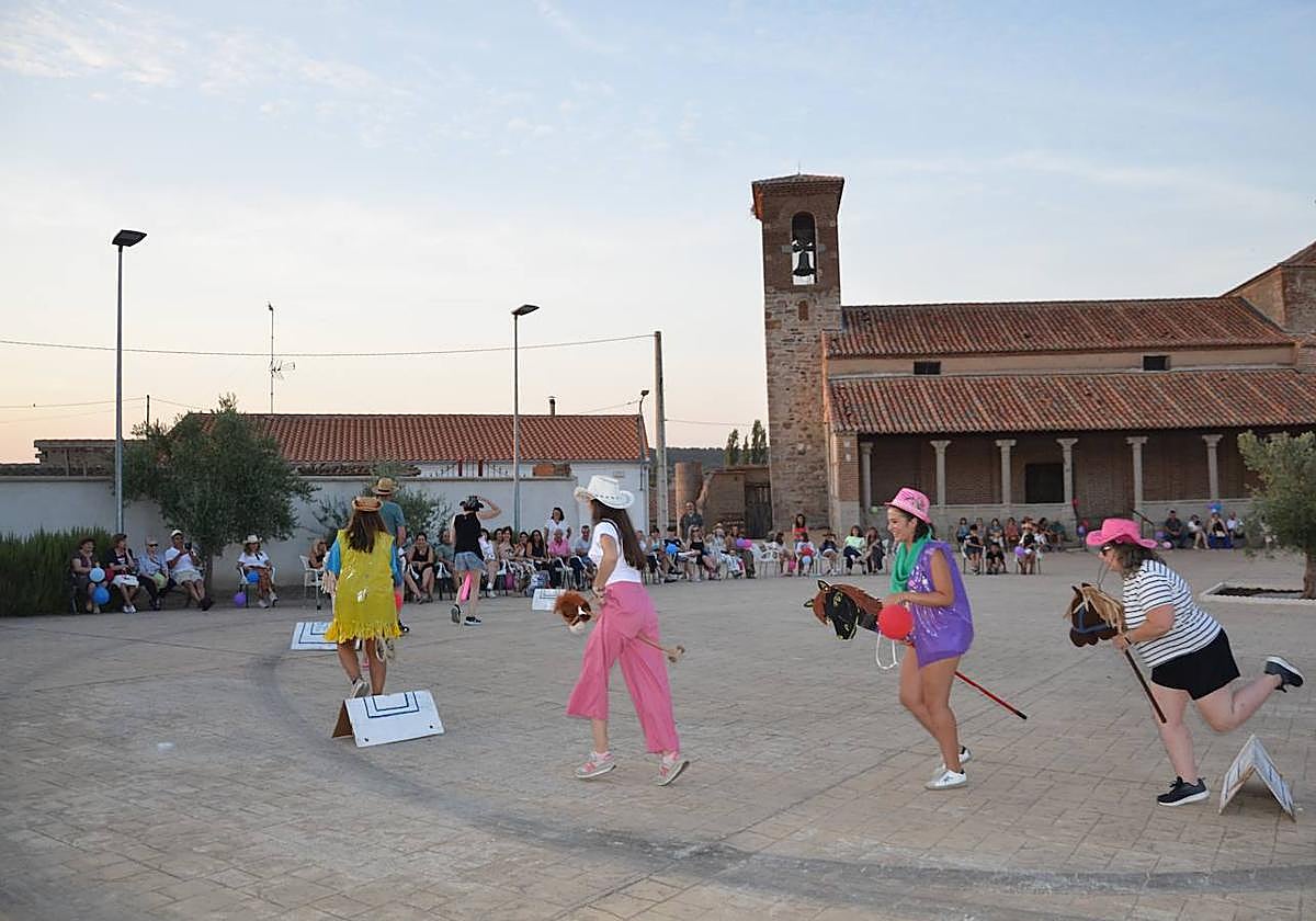 Concurso 'Así somos en mi pueblo': 'hípica vegana' en Gajates para sorprender a los vecinos