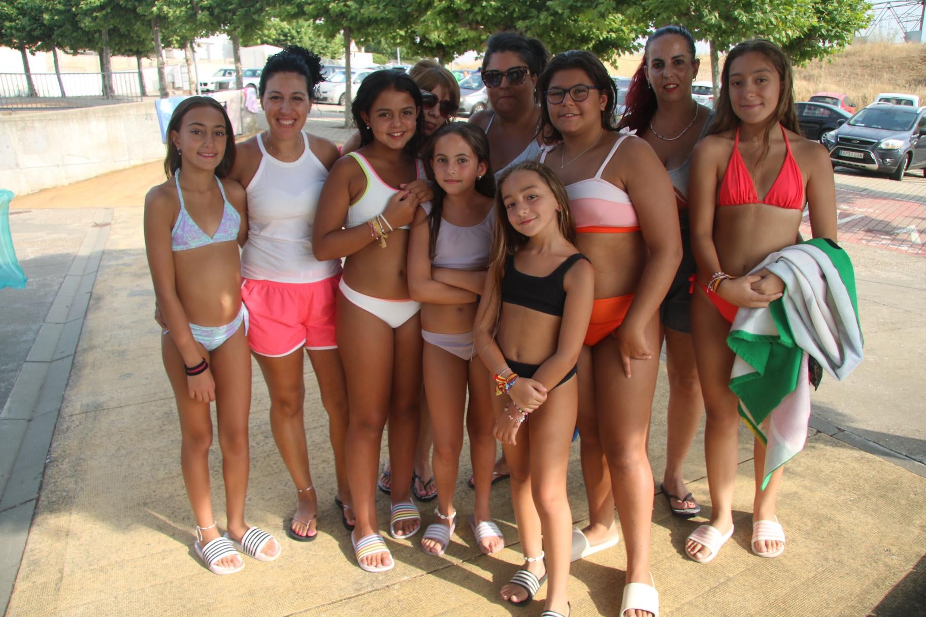 Villamayor de Armuña hace frente al calor con el tobogán de agua