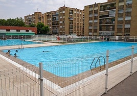 Piscina de una urbanización de la capital salmantina.