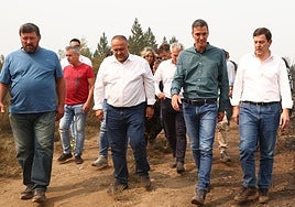 Alfonso Fernández Mañueco visita junto a Pedro Sánchez la zona de Villablino.