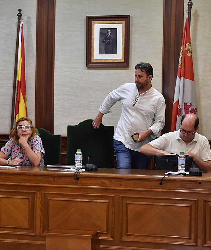 Imagen secundaria 2 - El primer pleno en Béjar bajo gobierno socialista evidencia la ruptura con las concejalas no adscritas