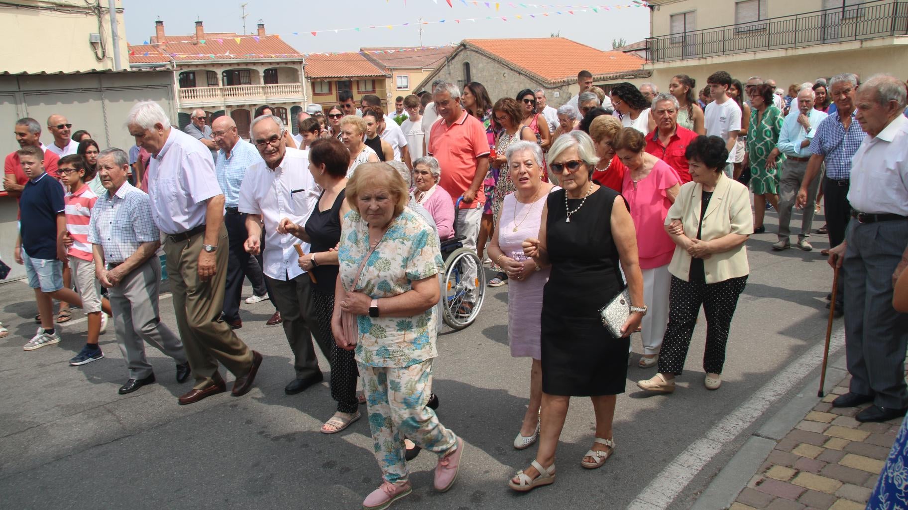 Calzada de Valdunciel llena sus calles para arropar a Santa Elena
