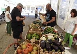 Productos frescos en la feria agroalimentaria.