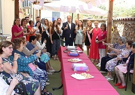 Brindis por los mayores en el centro de día