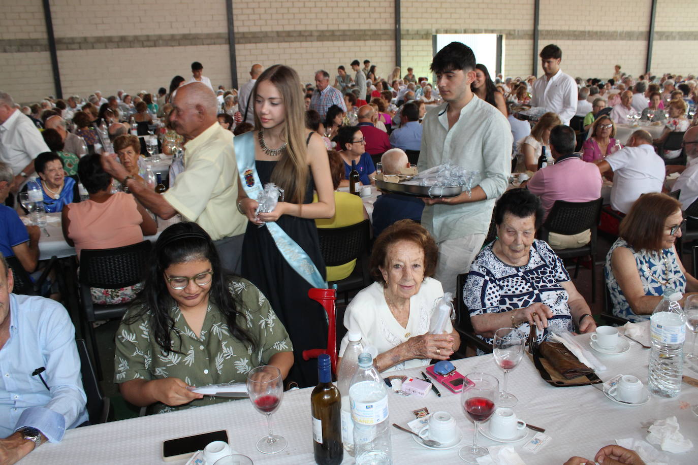 Guijuelo rinde homenaje a los mayores en el final de sus fiestas