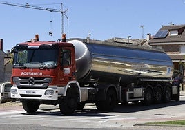 Un camión cisterna de la Diputación de Salamanca.