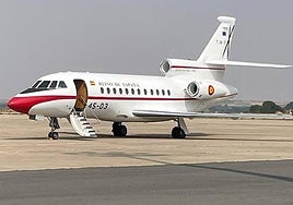 El Falcon de Pedro Sánchez, en el aeropuerto de Matacán.