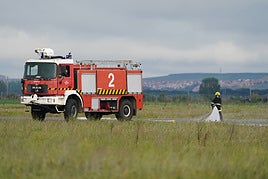 Los Bomberos rescatan a un menor de 14 años que se cayó con la bici por una ladera en Doñinos