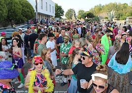 La fiesta comenzó en el entorno de la residencia de Los Santos.