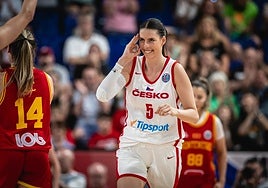 Natalie Stoupalova, en un partido con la selección checa.