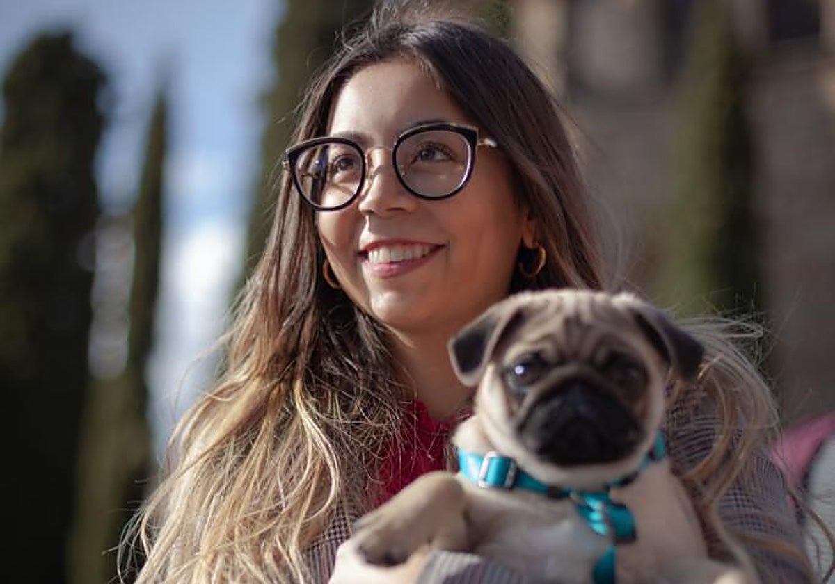 Paula Pechero, junto a Kenzo.