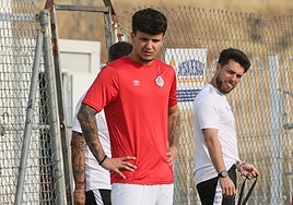 Abraham Nóbrega, el último refuerzo del Salamanca UDS hasta el momento, en el Tori, junto a Jorge García.