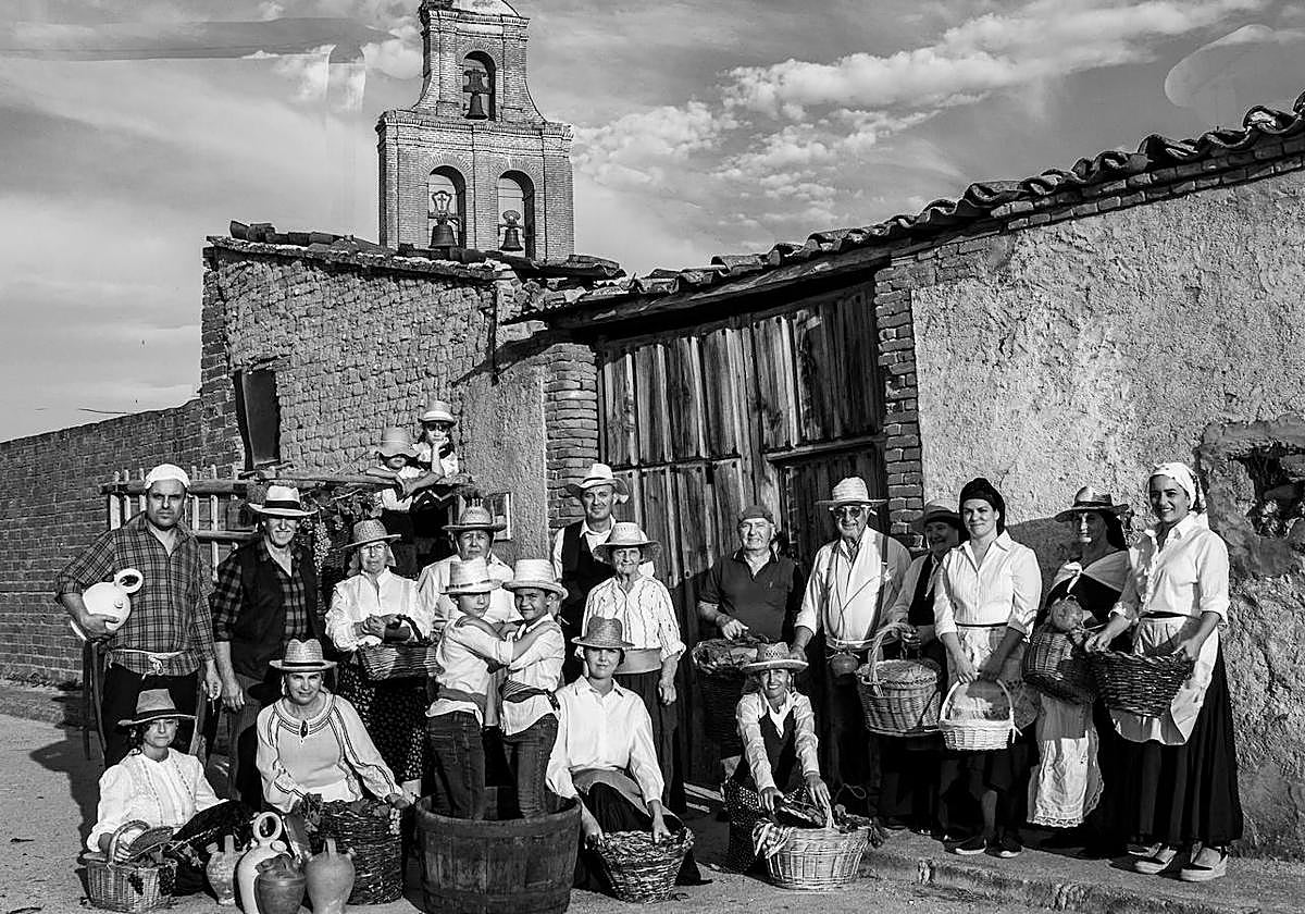 Concurso 'Así somos en mi pueblo': vendimiadores del ayer en Bóveda del Río Almar