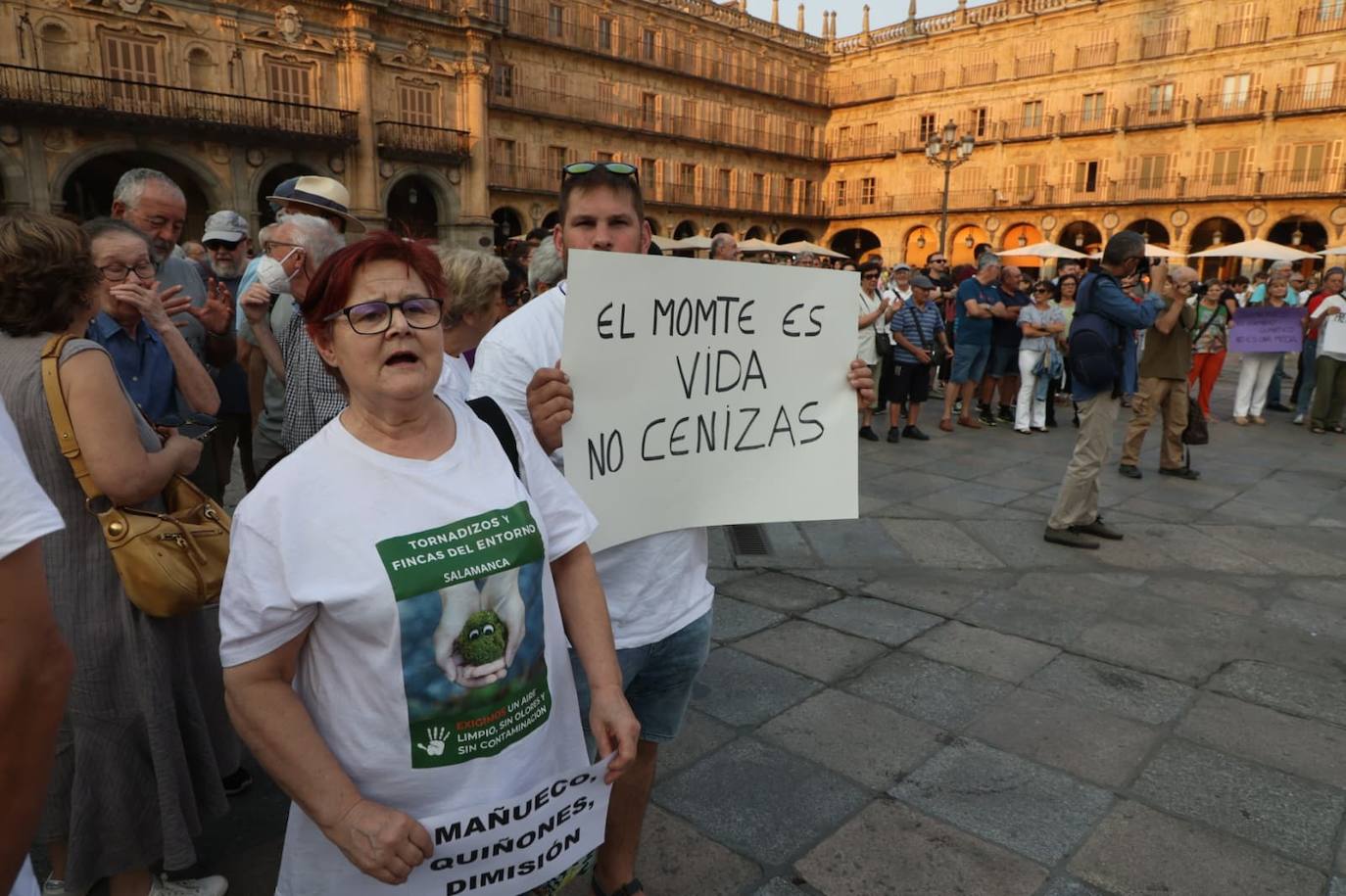 Podemos Salamanca exige explicaciones a la Junta por la gestión de los incendios con una concentración en la Plaza Mayor