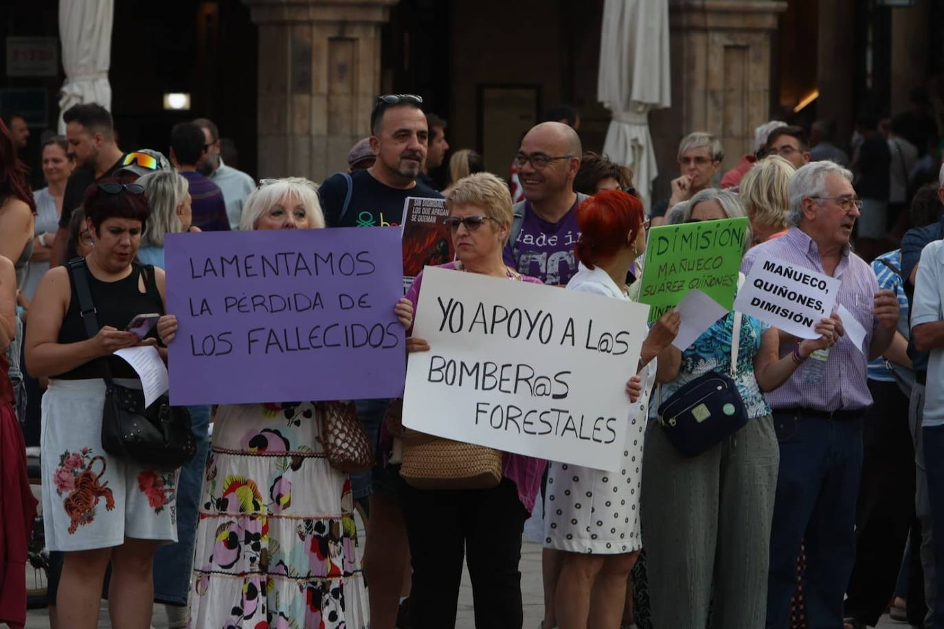 Podemos Salamanca exige explicaciones a la Junta por la gestión de los incendios con una concentración en la Plaza Mayor