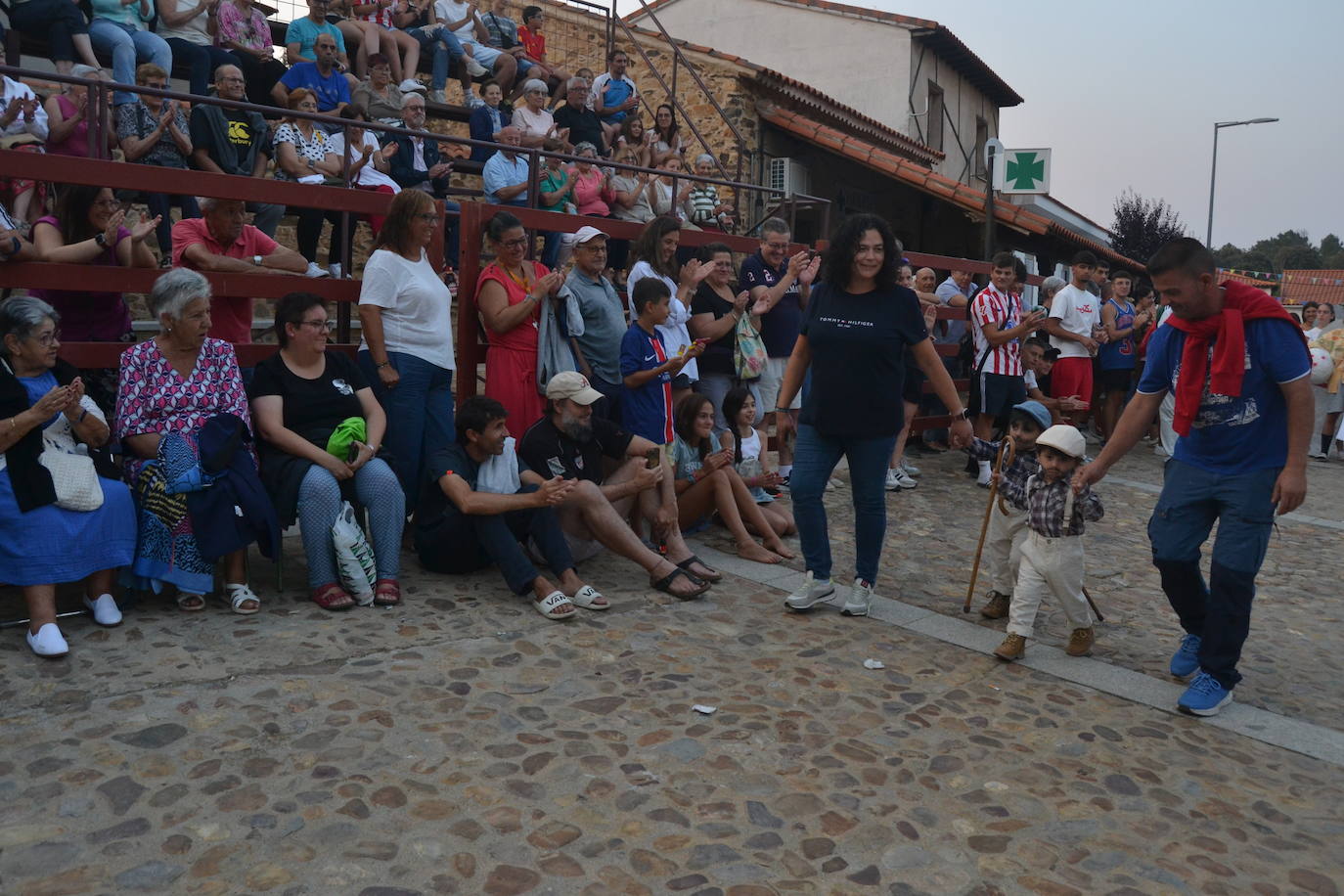 Los vecinos de El Cabaco, estrellas de las fiestas