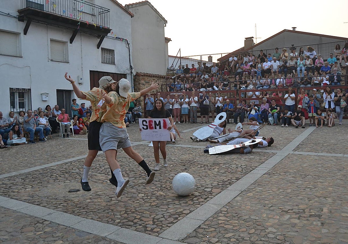 Los vecinos de El Cabaco, estrellas de las fiestas