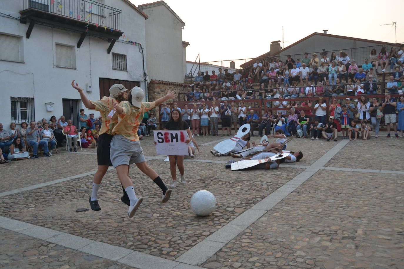 Los vecinos de El Cabaco, estrellas de las fiestas