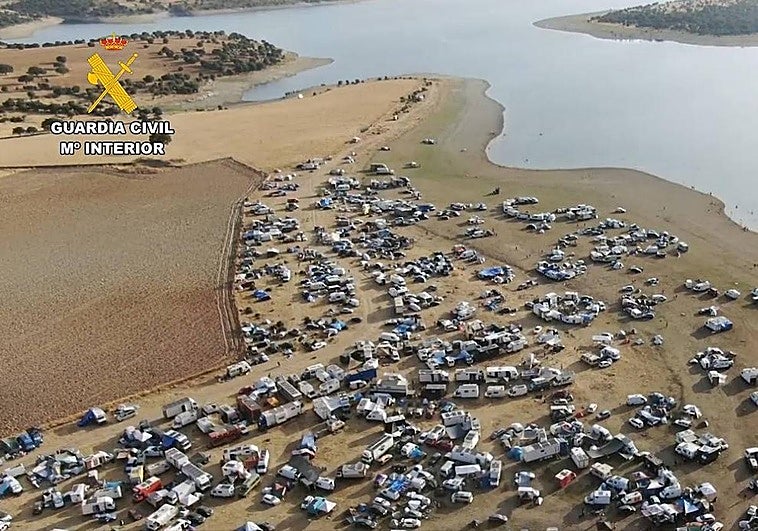 La 'rave' de Salvatierra se salda con 8.000 asistentes, 337 denuncias y seis detenidos