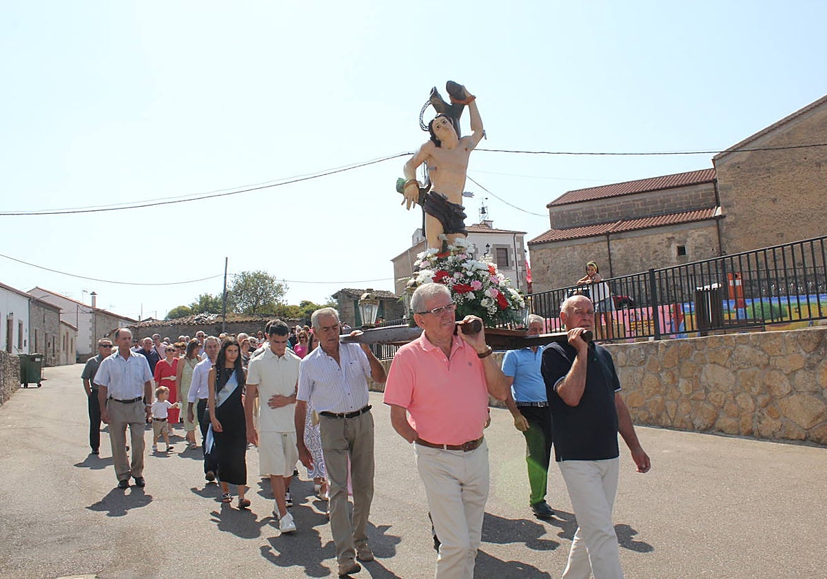 San Sebastián bendice a los vecinos de Cipérez