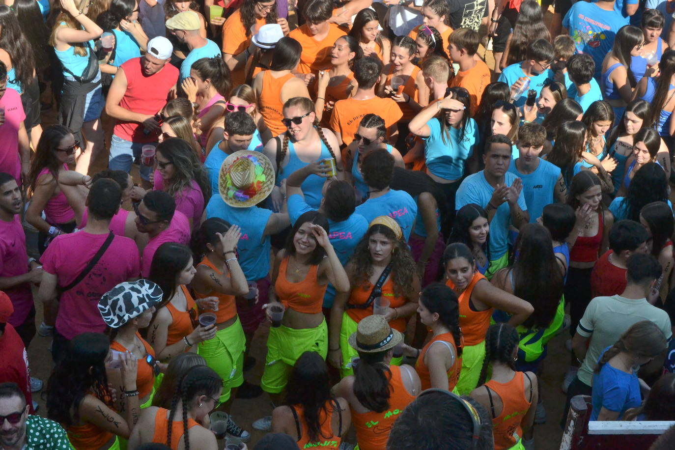 La fiesta se desata con las peñas de Lumbrales