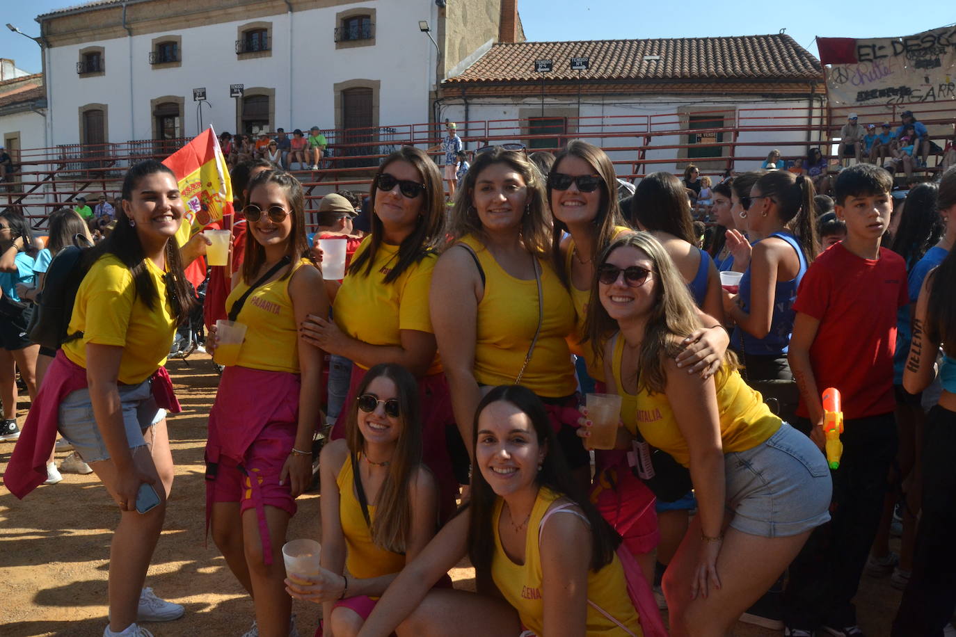 La fiesta se desata con las peñas de Lumbrales