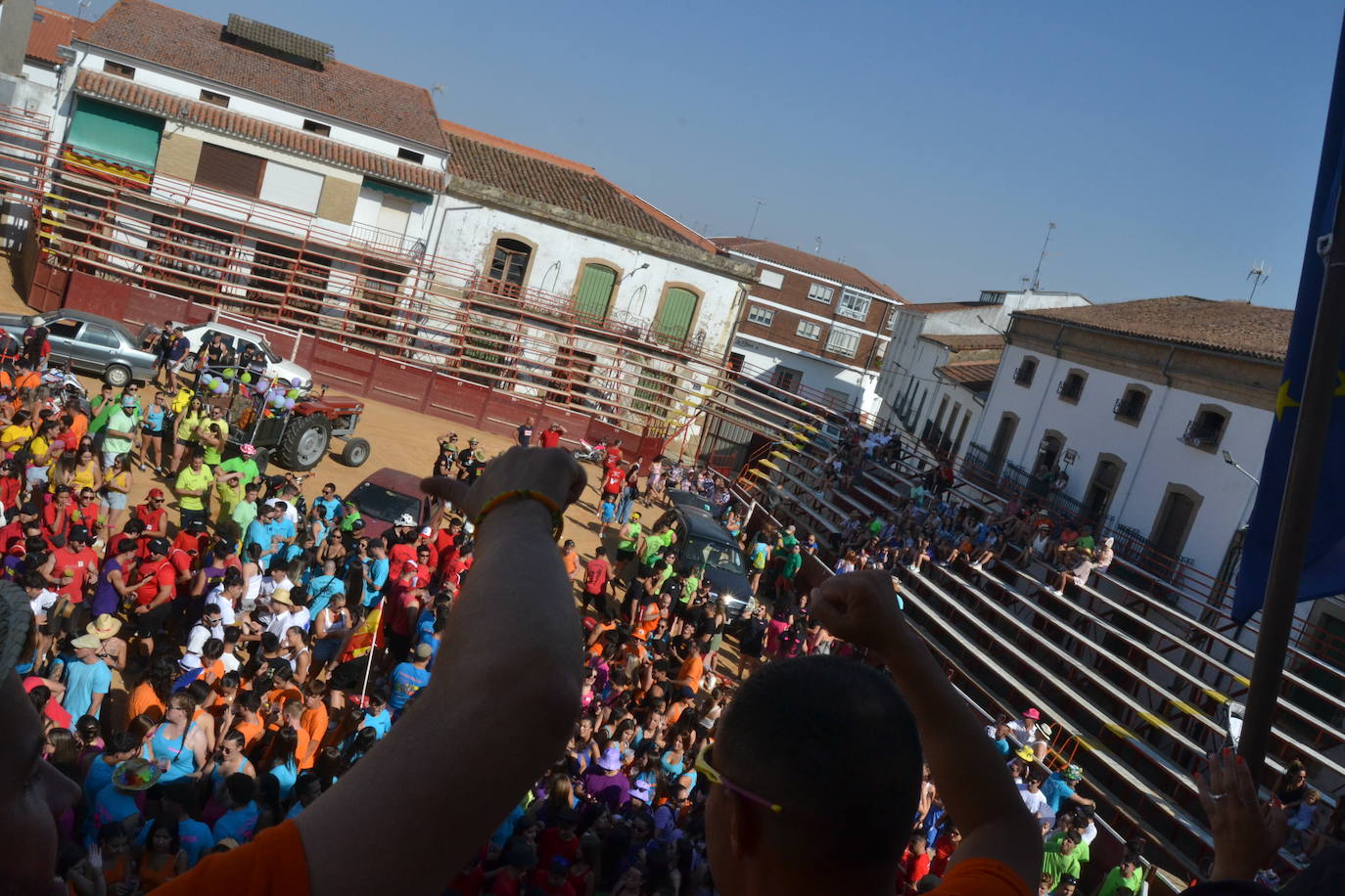 La fiesta se desata con las peñas de Lumbrales