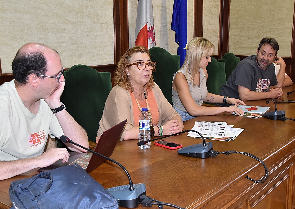 Imagen secundaria 1 - Béjar escucha a las peñas, pero incluirá las ideas en las fiestas de 2026 por falta de tiempo y de dinero