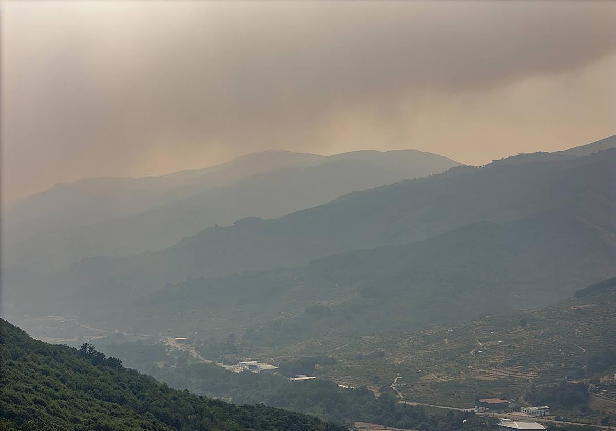 Vista del incendio, en Jerte, Cáceres.