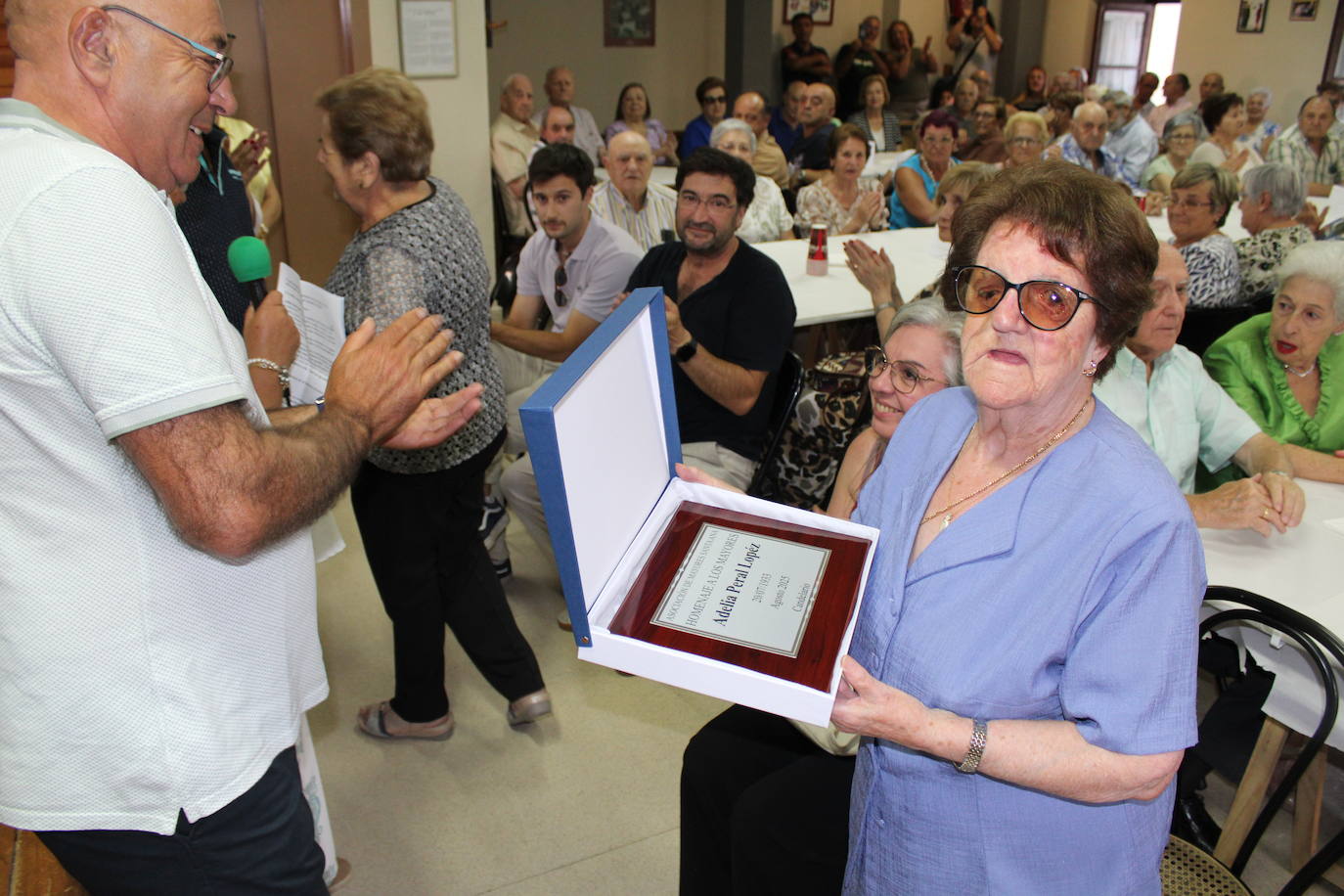 Los mayores de Candelario disfrutan de un animado día de encuentro y homenajes