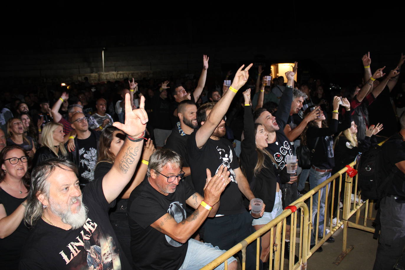 Los Santos disfruta de una completa noche de rock