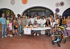 Los participantes en la primera merienda intercultural se dieron cita en el centro de ocio de Béjar