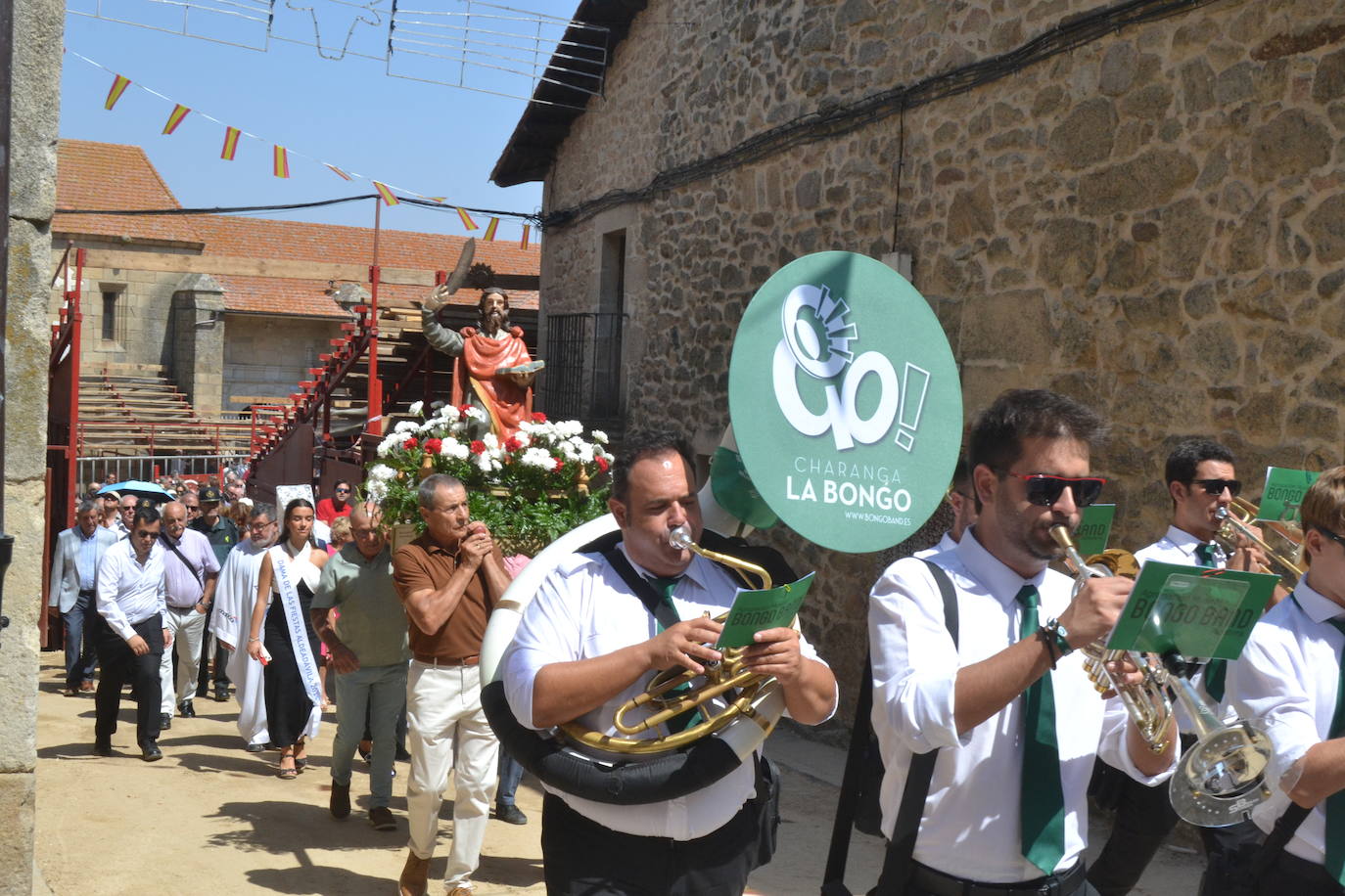San Bartolo recibe el calor de los vecinos de Aldeadávila