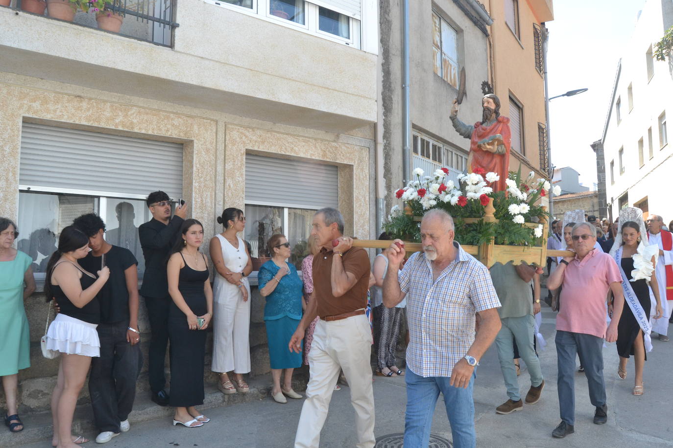 San Bartolo recibe el calor de los vecinos de Aldeadávila
