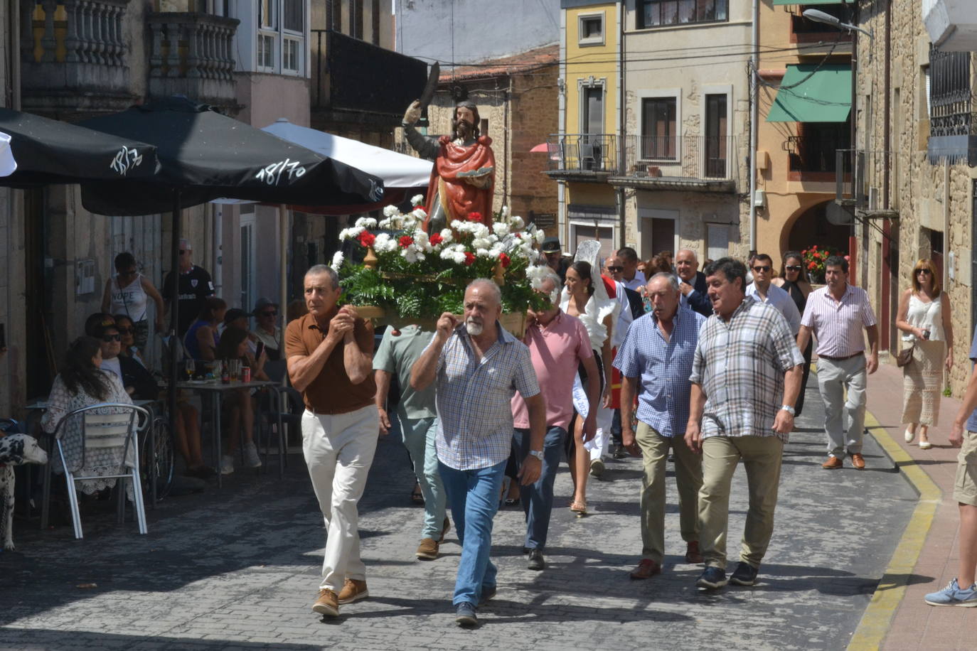 San Bartolo recibe el calor de los vecinos de Aldeadávila
