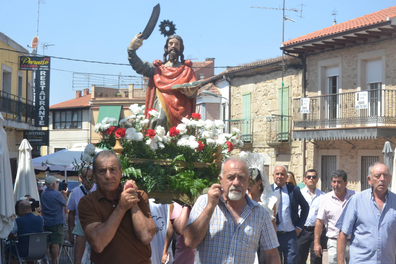 San Bartolo recibe el calor de los vecinos de Aldeadávila