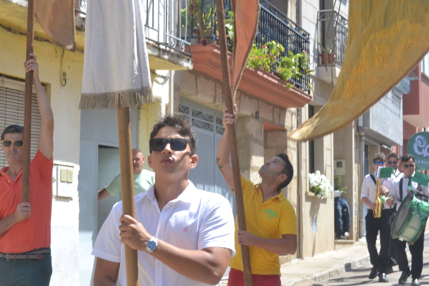 San Bartolo recibe el calor de los vecinos de Aldeadávila