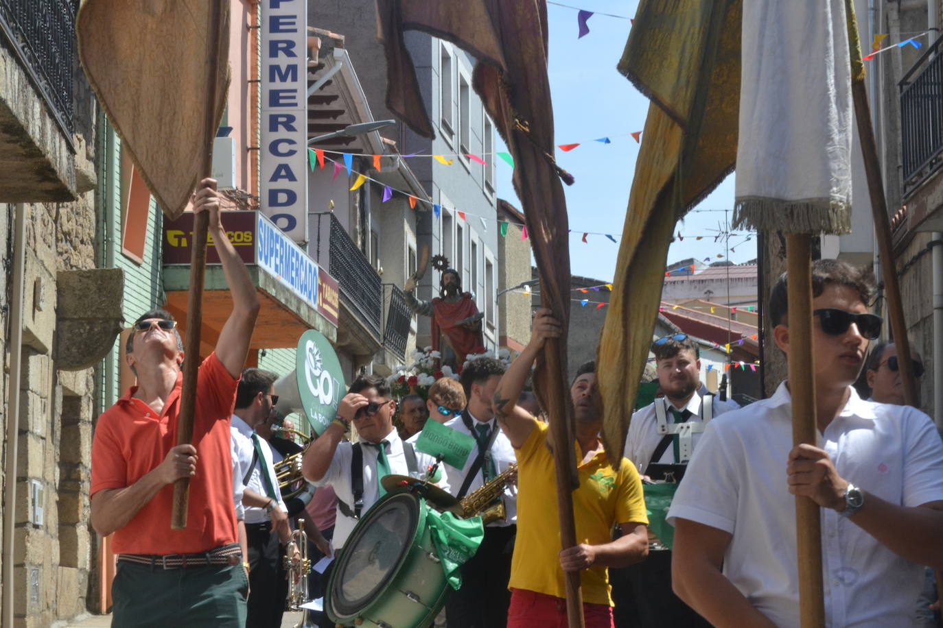 San Bartolo recibe el calor de los vecinos de Aldeadávila