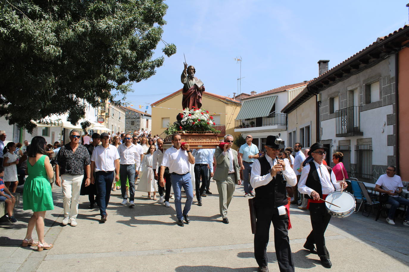 Los Santos acompaña a San Bartolo en el día grande de su fiesta